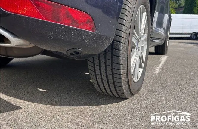 Заправний пристрій вмонтований в бампер